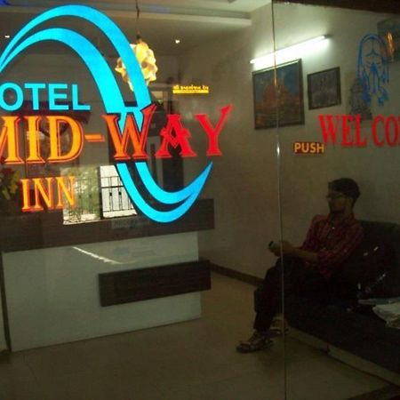 Hotel Mid - Way Inn Gandhinagar Ngoại thất bức ảnh