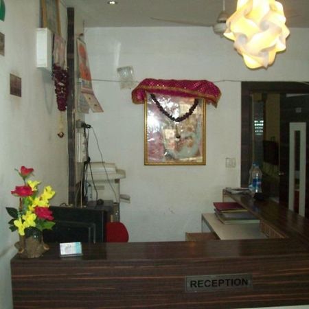 Hotel Mid - Way Inn Gandhinagar Ngoại thất bức ảnh
